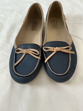 CROCS Navy and Tan Bow Moccasin Flats